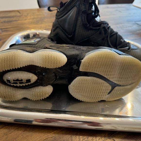 Men’s Nike LeBron 19 'Black Green Glow' CZ0203-003 - Picture 5 of 6